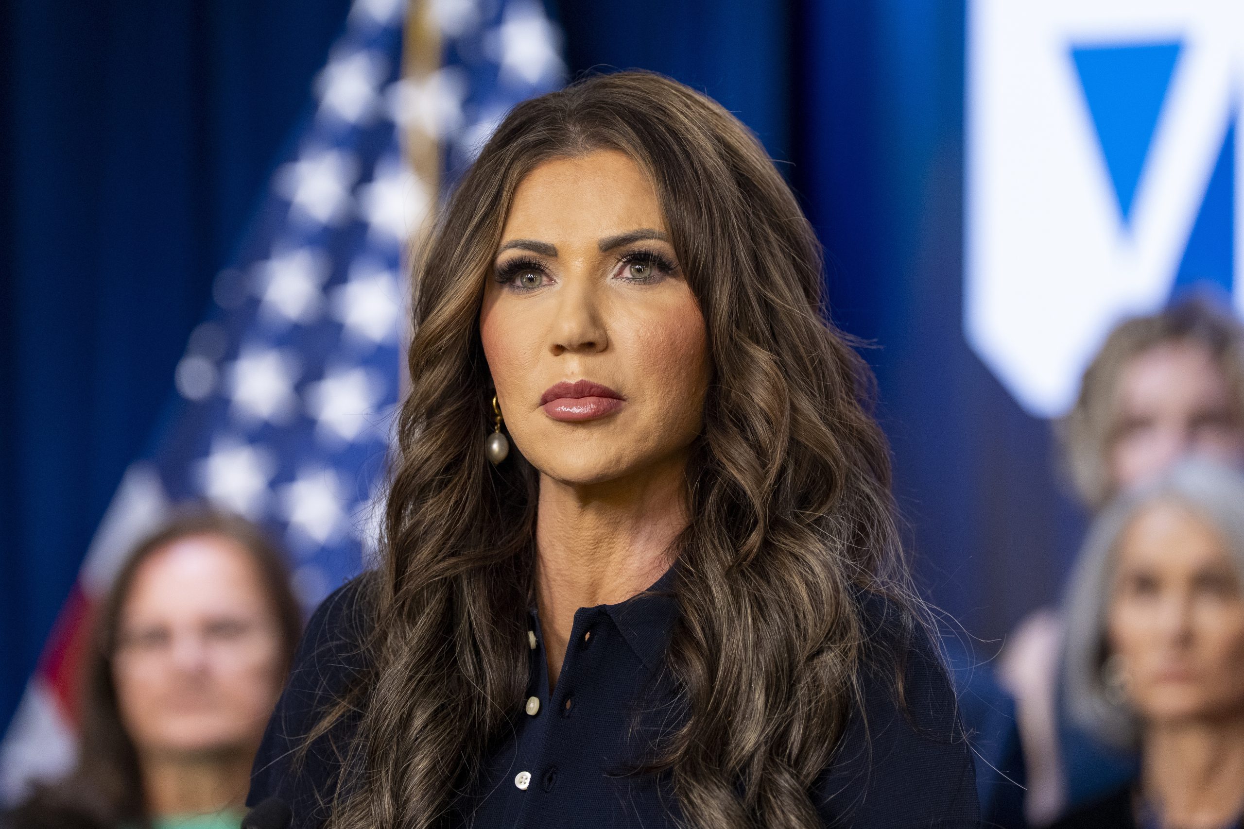 US Homeland Security Secretary Kristi Noem’s bag stolen with $4700 post thumbnail image