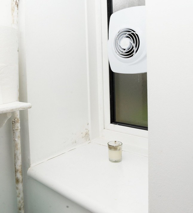 Mould in Fatima's bathroom.