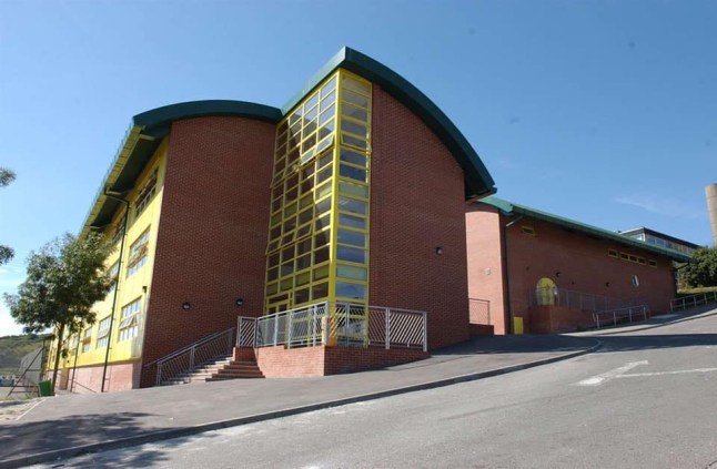 School on lockdown over ‘urgent incident’ with parents told to stay away post thumbnail image