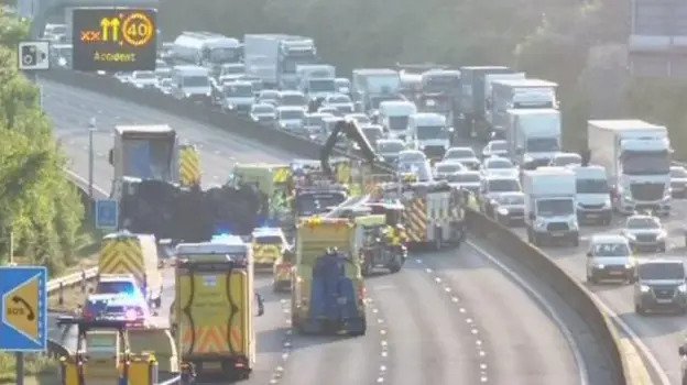 M25 lorryflip