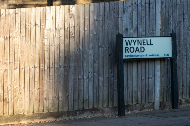Wynell Road street sign.