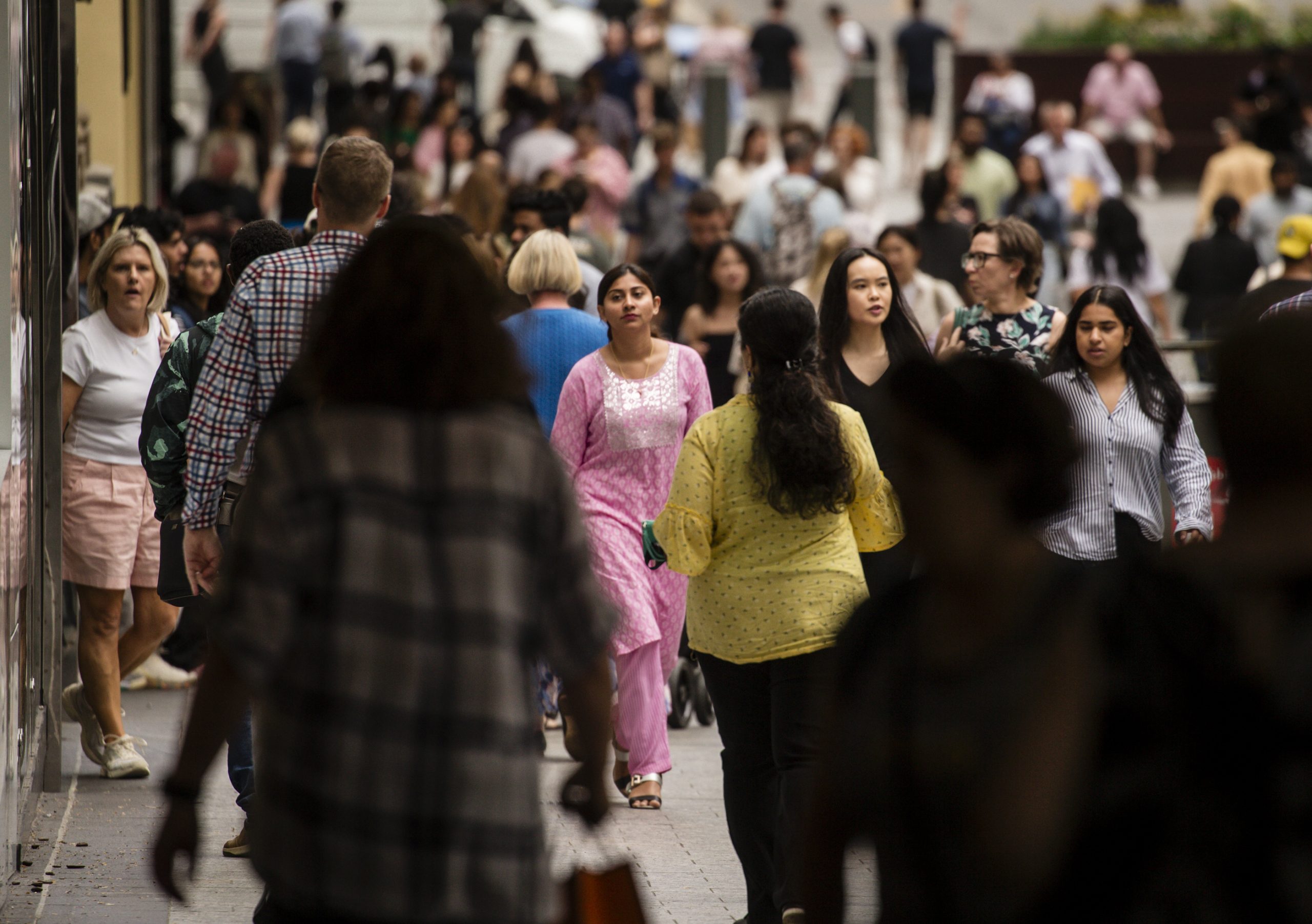 Aussies still pessimistic about economy despite easing inflation post thumbnail image