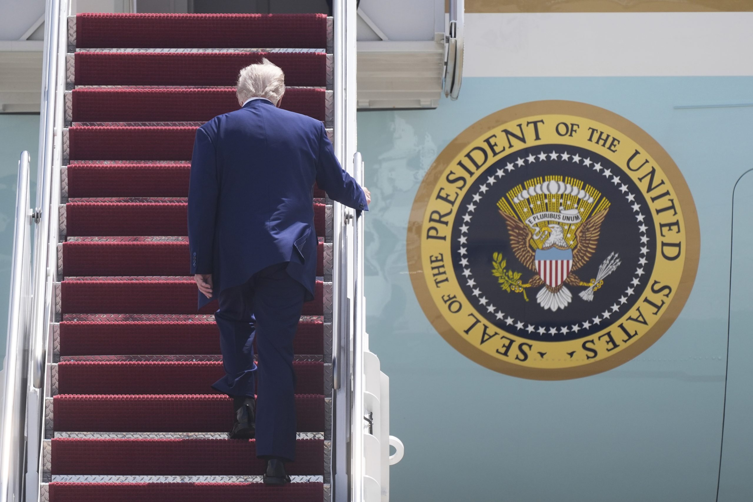 Past presidents turned down lions, horses, jewels – can Trump accept a jet? post thumbnail image