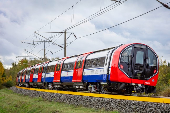 Piccadilly line’s new air conditioned trains delayed while London faces heatwave post thumbnail image