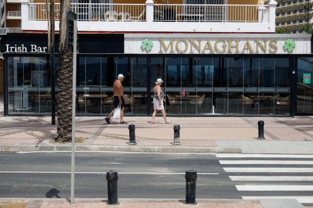 epa12148914 General view of the Irish pub where two Scottish men were shot dead in the coastal city of Fuengirola, Costa del Sol, Spain, 01 June 2025. According to the Spanish Police, two Scottish men were shot dead in a shooting last night at a popular Irish bar in the touristic city of Fuengirola. Police are investigating the crime and no arrests have been made so far. EPA/JORGE ZAPATA