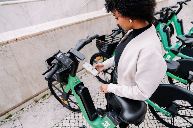 Another e-bike brand launching in London soon says it will be different Bolt to launch e-bikes in UK this summer 18 June 2025, London, UK - The largest micromobility operator in Europe, Bolt has announced it intends to bring its shared mobility scheme to the UK this summer, with e-bikes set to be launched in London in August. The move will mark Bolt?s entry into one of the world?s fastest growing e-bike rental markets in the world, with 50,000 e-bikes already available to rent in the capital.