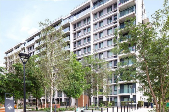 Housing block 'left without water on hottest day of the year'