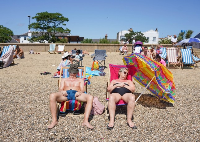 ?? Licensed to London News Pictures. 29/06/2025. Southend On-Sea, UK. Members of the public enjoy the warm weather on Jubilee Beach in Southend. The mercury is expected to rise to 35 degrees Celsius later next week. Photo credit: Ioannis Alexopoulos/LNP