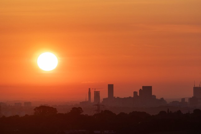 Alamy Live News. 3BN2GBC Birmingham, UK. 30th June, 2025. UK WEATHER: The sun rises over Birmingham this morning as temperatures are forecast to reach over 32 degrees in the southeast, and up to 30 degrees in other parts of the United Kingdom. Credit: Peter Lopeman/Alamy Live News This is an Alamy Live News image and may not be part of your current Alamy deal . If you are unsure, please contact our sales team to check.