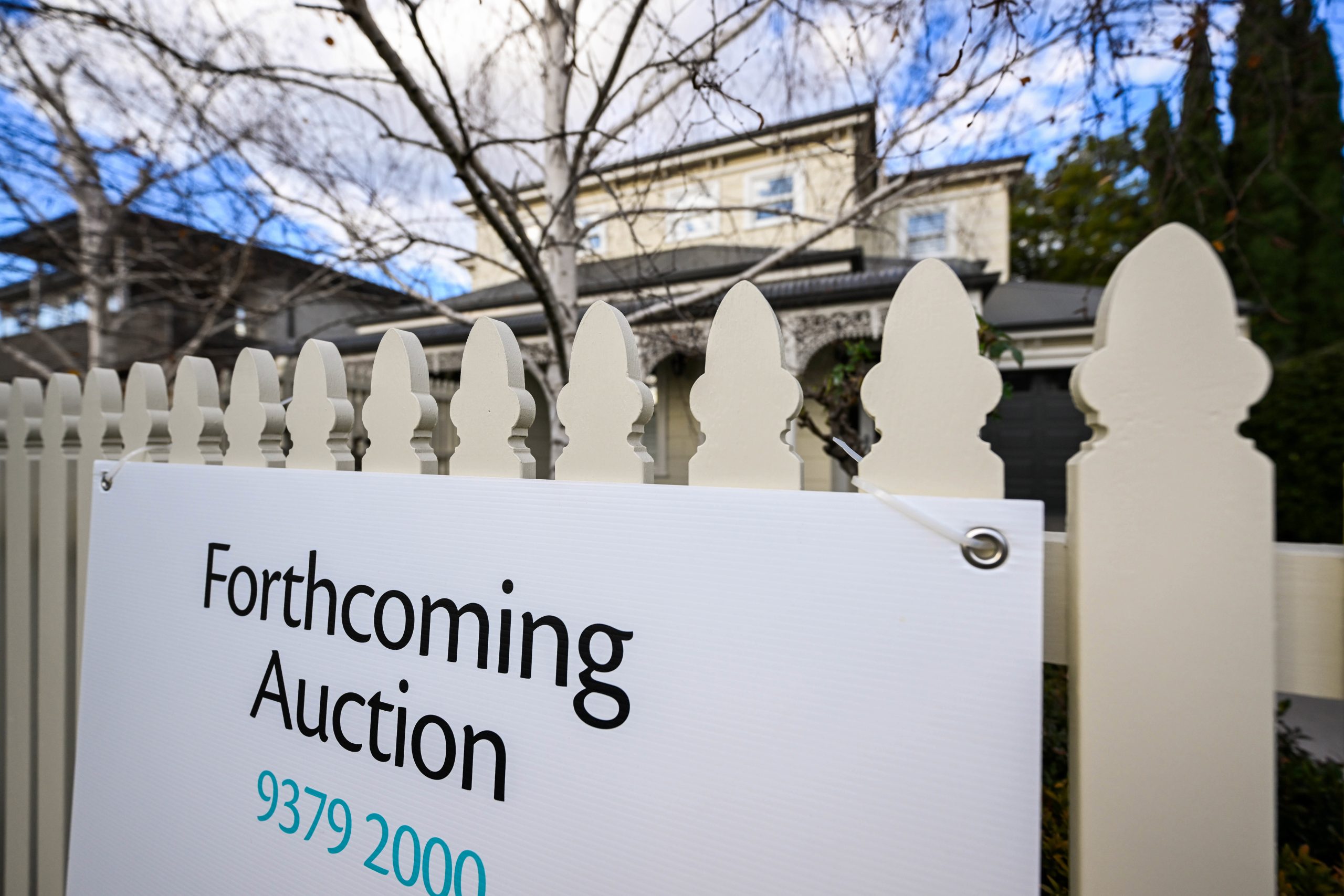 Banks keep slashing home loan rates ahead of expected rates cut post thumbnail image