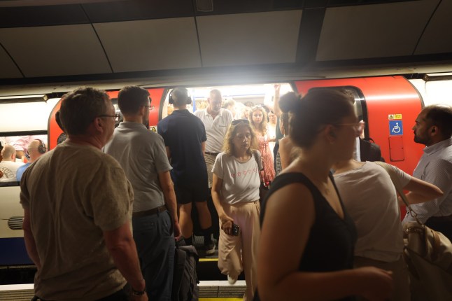 * LIVE SEND FROM CAMERA PLEASE CONTACT IF CAPTION CLARIFICATION IS NEEDED * ? 01/07/25 Hot weather on London Underground today as people head to work. Temperatures is expected to be over 30 degrees Celsius and the heat wave continues