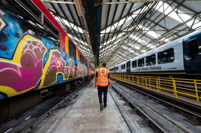 Train presentation teams clean the trains before service during Wimbledon at the Southwestern Railways Wimbledon depot. ?? Lucy Young 2025 07799118984 lucyyounguk@gmail.com www.lucyyoungphotos.co.uk