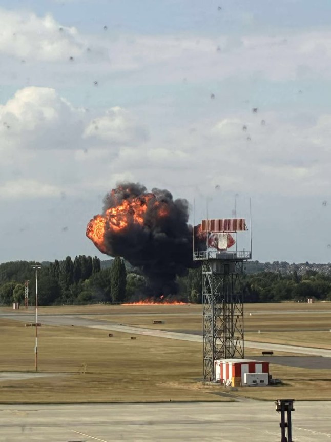 cleared grabs - Southend airport crash