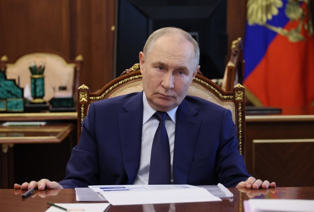 epa12237503 Russian President Vladimir Putin holds a meeting with the government at the Kremlin in Moscow, Russia, 14 July 2025. EPA/MKHAIL METZEL / SPUTNIK / KREMLIN POOL MANDATORY CREDIT