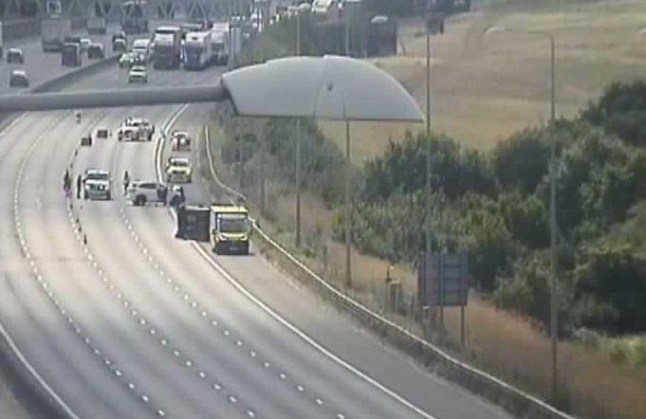 M25 drivers face two-hour delays and 10 mile queues after van overturns in serious crash post thumbnail image