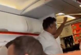 Man shouting 'Death to Trump' tackled by passengers on EasyJet flight to Glasgow