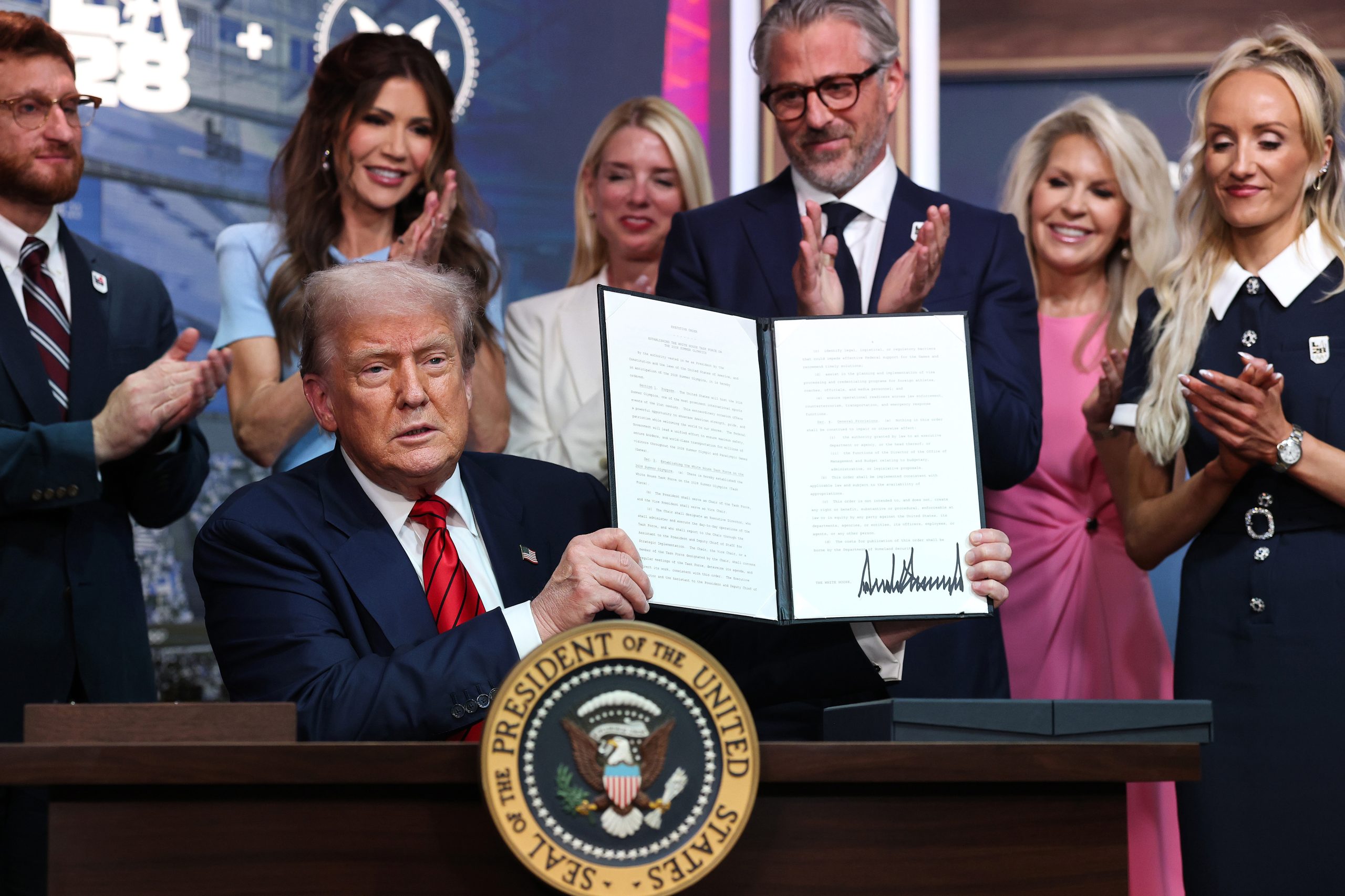 For the first time, Trump hints at the next leader of MAGA post thumbnail image