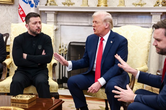 epa11930783 Ukrainian President Volodymyr Zelensky (L) talks with US President Donald Trump (C) and US Vice President JD Vance (R) in the Oval Office of the White House in Washington, DC, USA, 28 February 2025. Zelensky is in Washington to sign the framework of a deal, pushed by President Trump, to share Ukraines???s mineral wealth with the US. EPA/JIM LO SCALZO / POOL