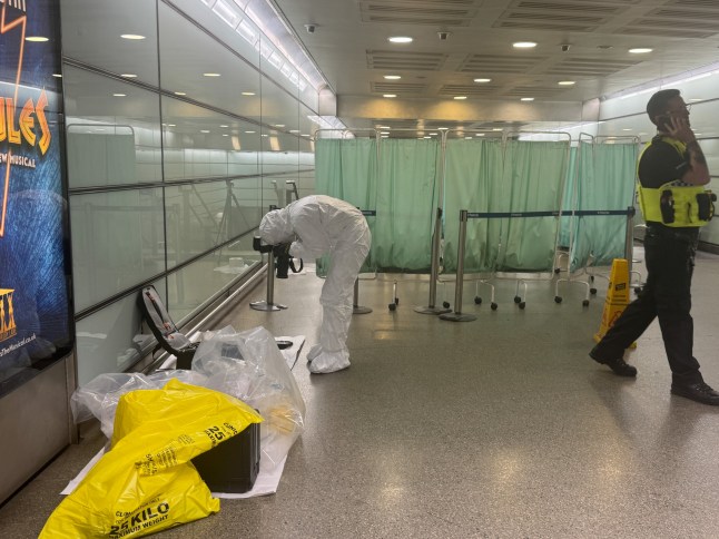 A major police investigation is underway after a man was found unconscious inside St Pancras International station on Monday evening, prompting a significant emergency services response. Man Treated at the Scene by Paramedics At around 9.18pm, emergency crews were called to reports of a man collapsing at the top of the Thameslink escalators inside the busy transport hub. Eyewitnesses described a disturbing scene as London Ambulance Service medics erected medical privacy screens and began resuscitation efforts, which reportedly included the use of a blood transfusion bag. A witness told UKNIP ???I saw around eight police vehicles ??? cars and a van ??? lined up outside on both sides of the station. I saw an unconscious man being worked on by paramedics??? They were trying to resuscitate him.??? Investigation Underway by British Transport Police British Transport Police (BTP) confirmed they are investigating the incident and issued a public appeal for information. In a statement, a spokesperson said: ???Officers are aware of an incident tonight (28 July) at St Pancras station and are investigating. If anyone has information, please text 61016 or call 0800 40 50 40 quoting reference 655 of 28 July.??? While the station remained open to the public during the response, a large police presence was visible, including multiple vans and patrol units. Links to Tommy Robinson Appearance Unconfirmed The incident follows earlier online speculation that far-right figure Tommy Robinson (real name Stephen Yaxley-Lennon) had been present at the station earlier in the day, seen handing out flyers and promoting a demonstration. However, police have not confirmed any link between Robinson and the ongoing investigation. Witness footage shared online appears to show a man wearing similar clothing to Robinson sustaining a facial injury, but the timeline and relevance to the incident remain unclear. No official statement has been issued by Robinson or his representatives at the tim