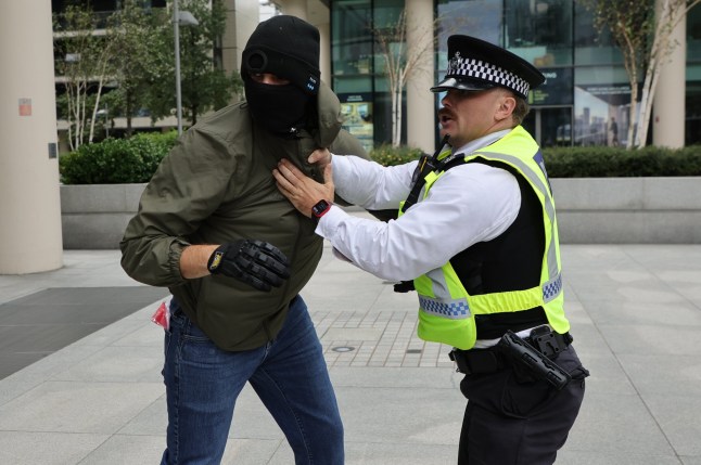 Far-right flash mob try and fail to charge into Canary Wharf migrant hotel post thumbnail image