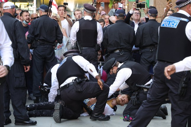 ??George Cracknell Wright 17/08/2025 London, United Kingdom Pink Ladies Anti Asylum Hotel Protest Police make arrests during an anti migrant protest outside the Britannia International Hotel in Canary Wharf, east London. Photo Credit: George Cracknell Wright