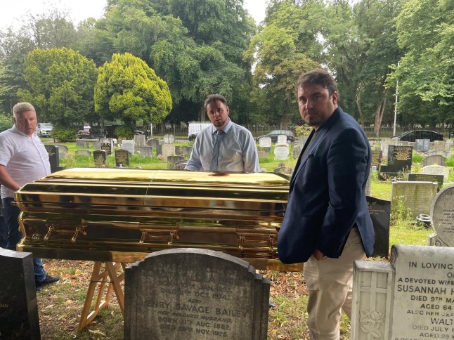 Head of traveller family laid to rest in ‘solid gold’ coffin in South London post thumbnail image