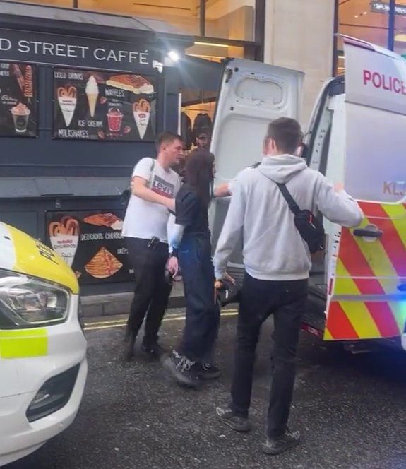 Moment pickpockets targeting Londoners caught Picture: paulbrown_uk