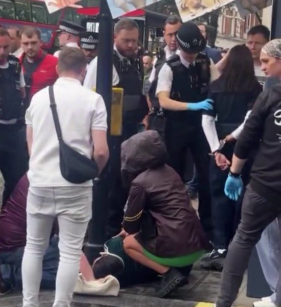 Moment pickpockets targeting Londoners caught Picture: paulbrown_uk
