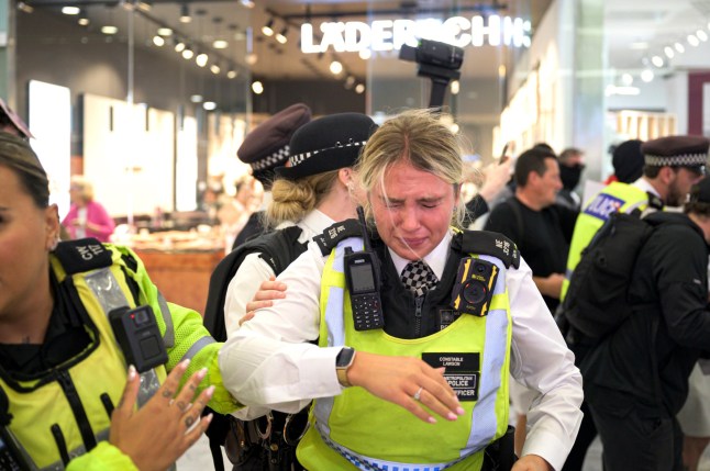 Police officer ‘punched in face’ and child pepper-sprayed during anti-migrant clashes at Canary Wharf shopping mall post thumbnail image