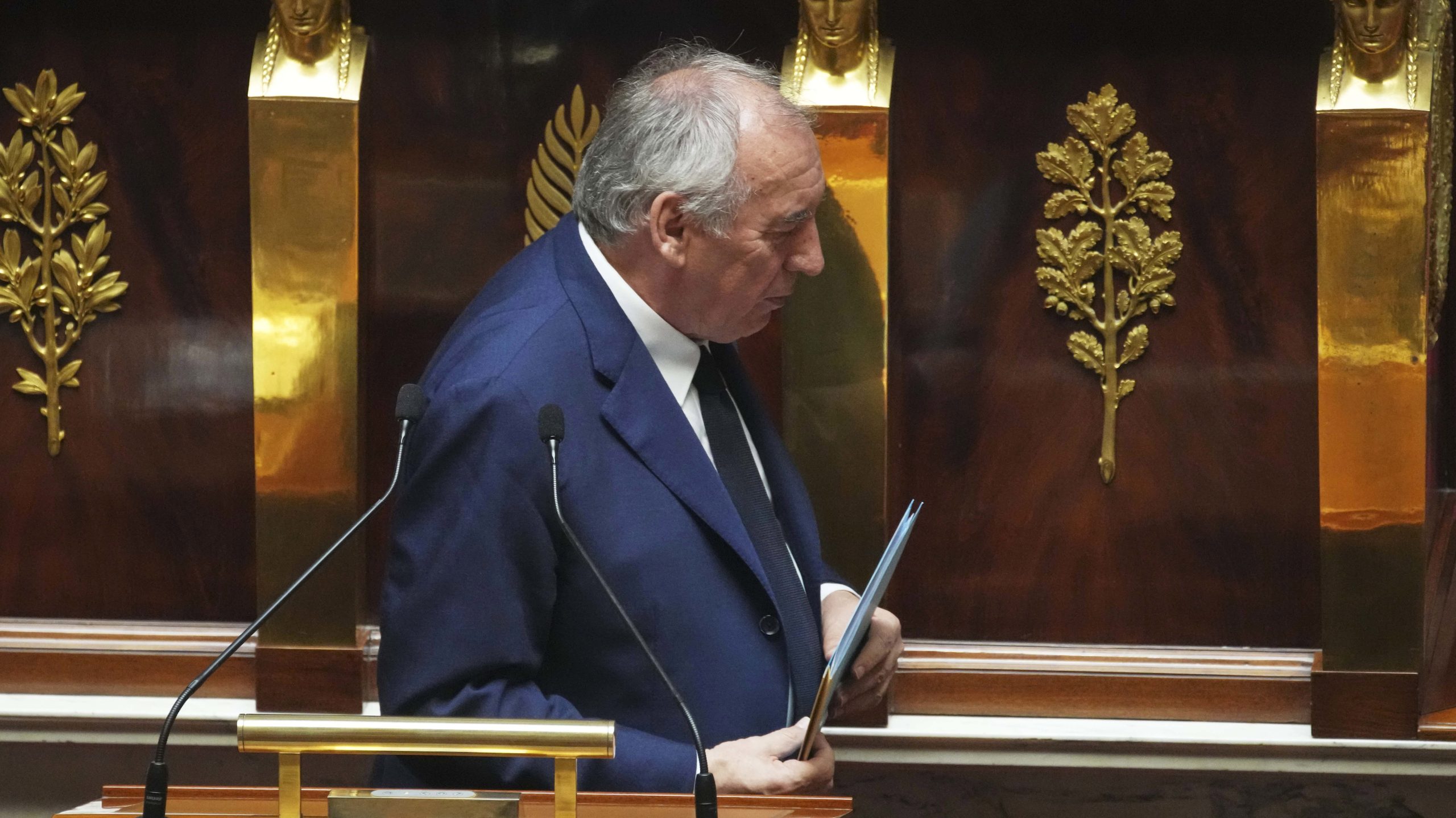 French government collapses after prime minister loses confidence vote post thumbnail image