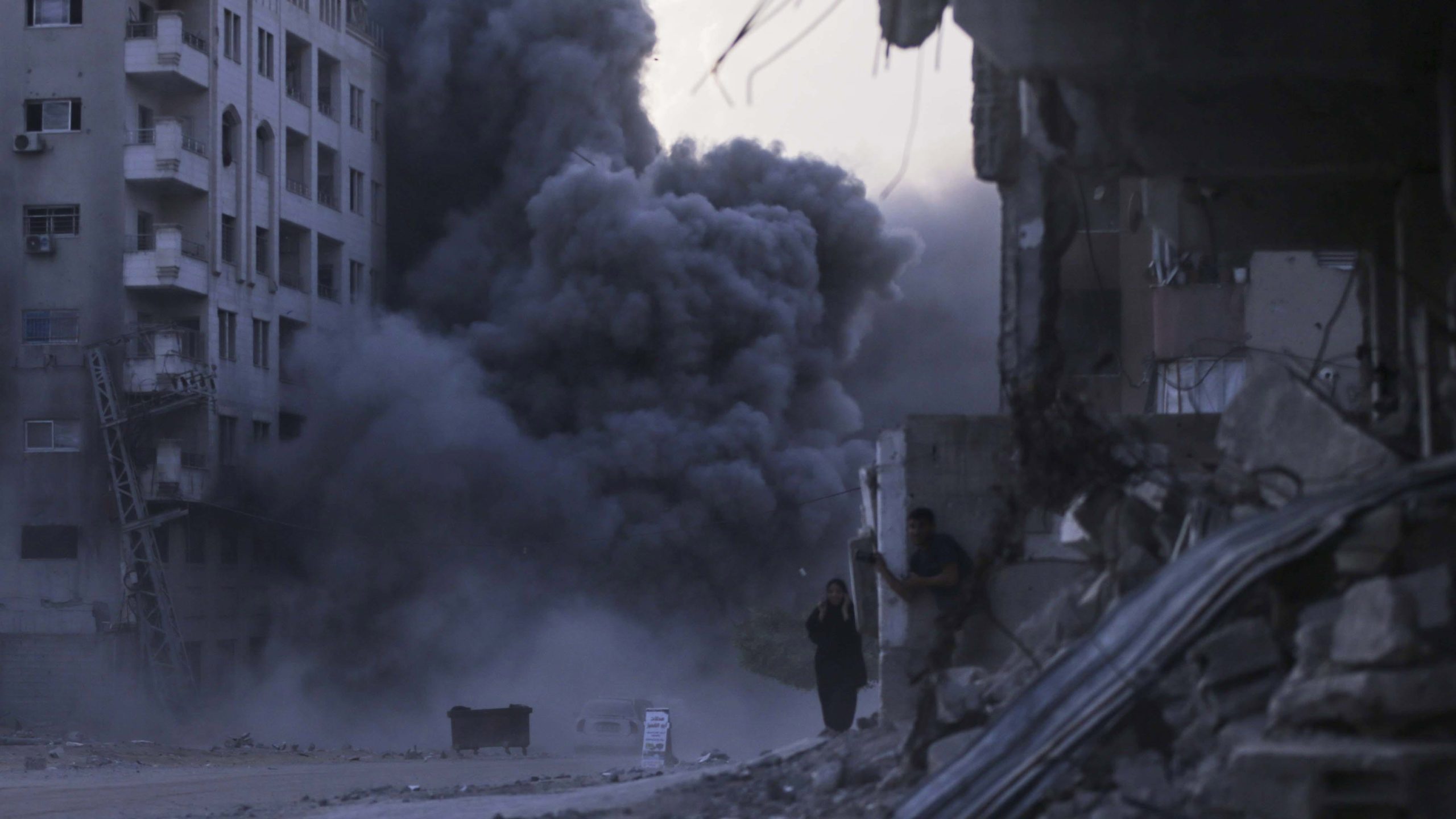 Israel bombs another Gaza City high-rise as US advances a new ceasefire proposal post thumbnail image