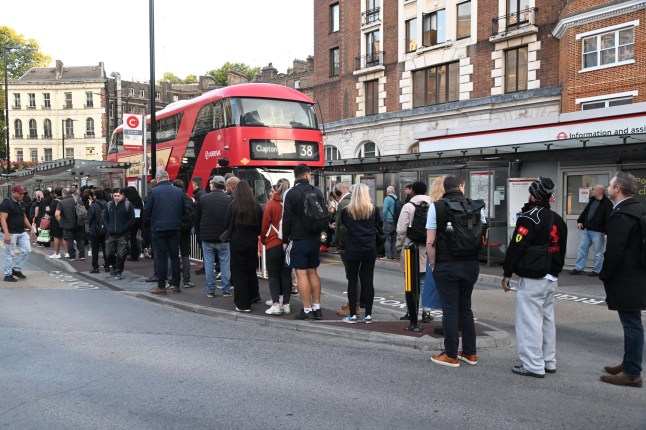 Victoria Station bus queues today as the Tube Strike starts today by RMT workers on the London Underground. Picture by Jeremy Selwyn / SelwynPics +44 7836 200711 08/09/2025