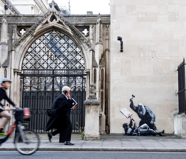 Banksy . Royal Courts of Justice London 5m