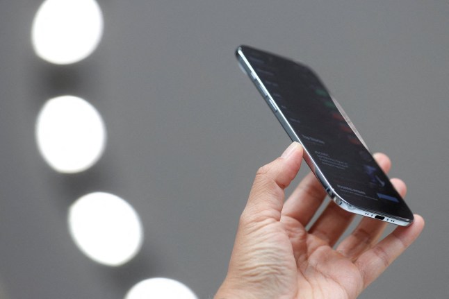 Apple release iPhone 17 and iPhone Air so thin you can almost post it as a letter post thumbnail image
